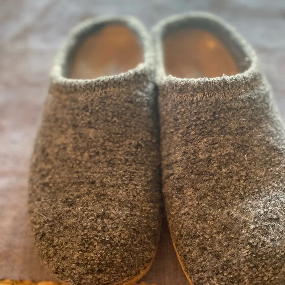 Geisswein Mens Merino Wool slip on hand soled clogs. Gray wool size 42 EU US 9